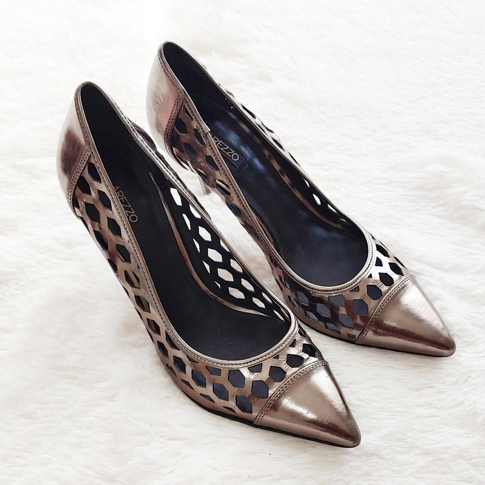 Arezzo Pewter Metallic Pumps SZ 7B